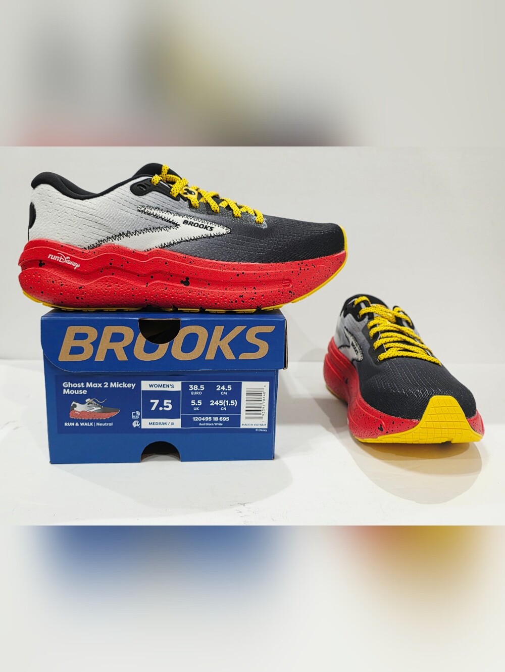 Brooks Ghost Max 2 MICKEY MOUSE RunDisney 2025 Red White Black Medium 7.5 B New